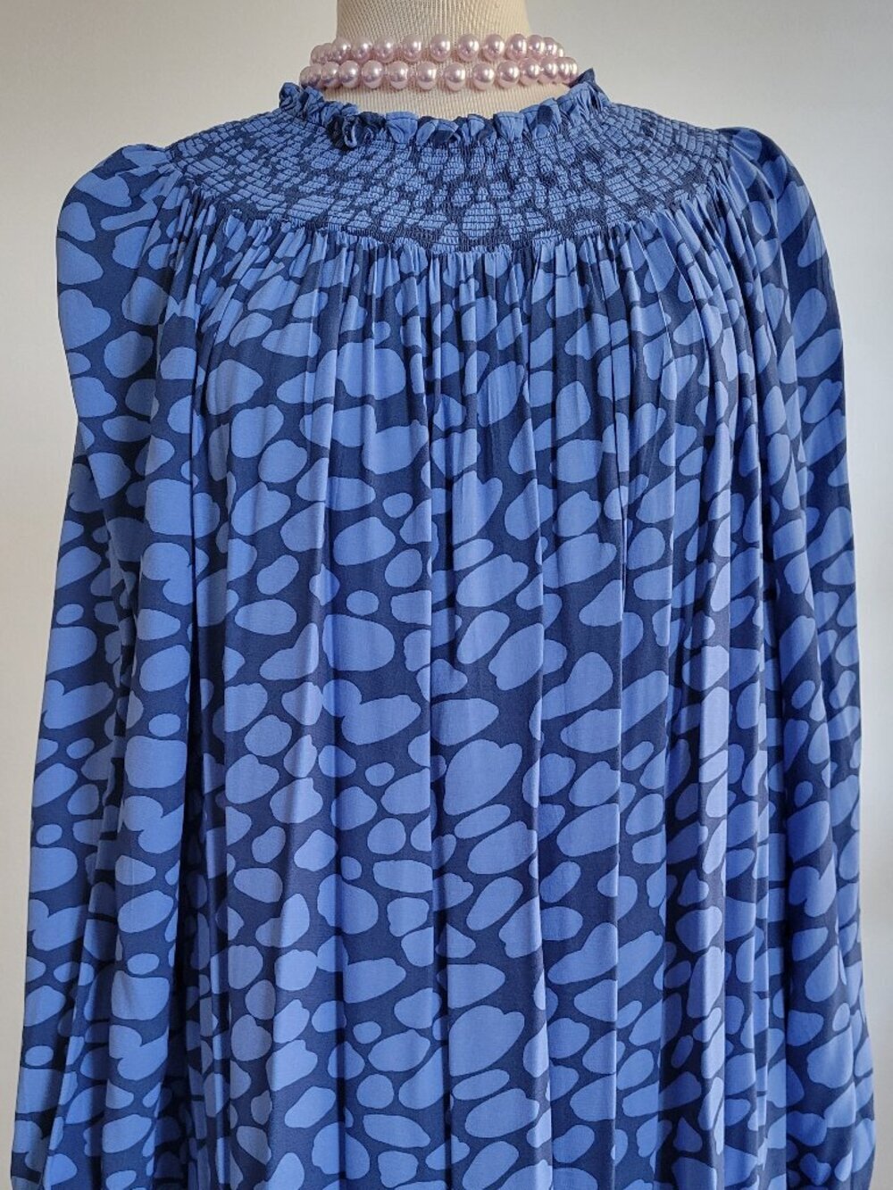Ann Taylor Loft Blue Smocked Neck Abstract Pebble Print Dress (Size: M)